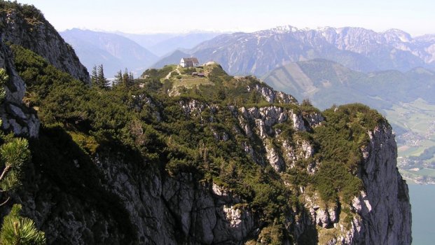 Pohled z feráty na chatu Traunsteinhaus, Foto:P.Boxan Hlavní foto článku