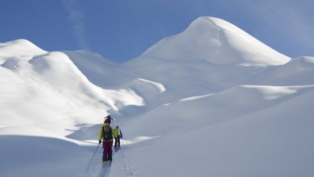Mnoho zimních sportovců podceňuje riziko lavinového nebezpečí. Doporučení Alpenvereinu by měla toto riziko snížit. (Foto: OeAV/Peter Plattner). Hlavní foto článku
